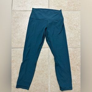 These are a 23” Size 8 Ribbed Blue/ Turquoise Lulu Legging